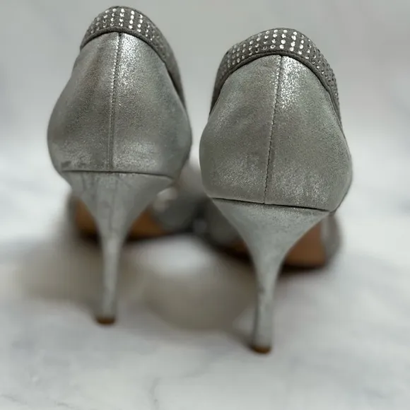 Badgley Mischka D'Orsay Peep Toe Bridal Pumps – Size 9.5 ✨