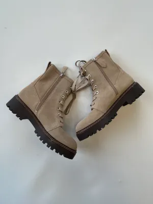 Boots Womens 8