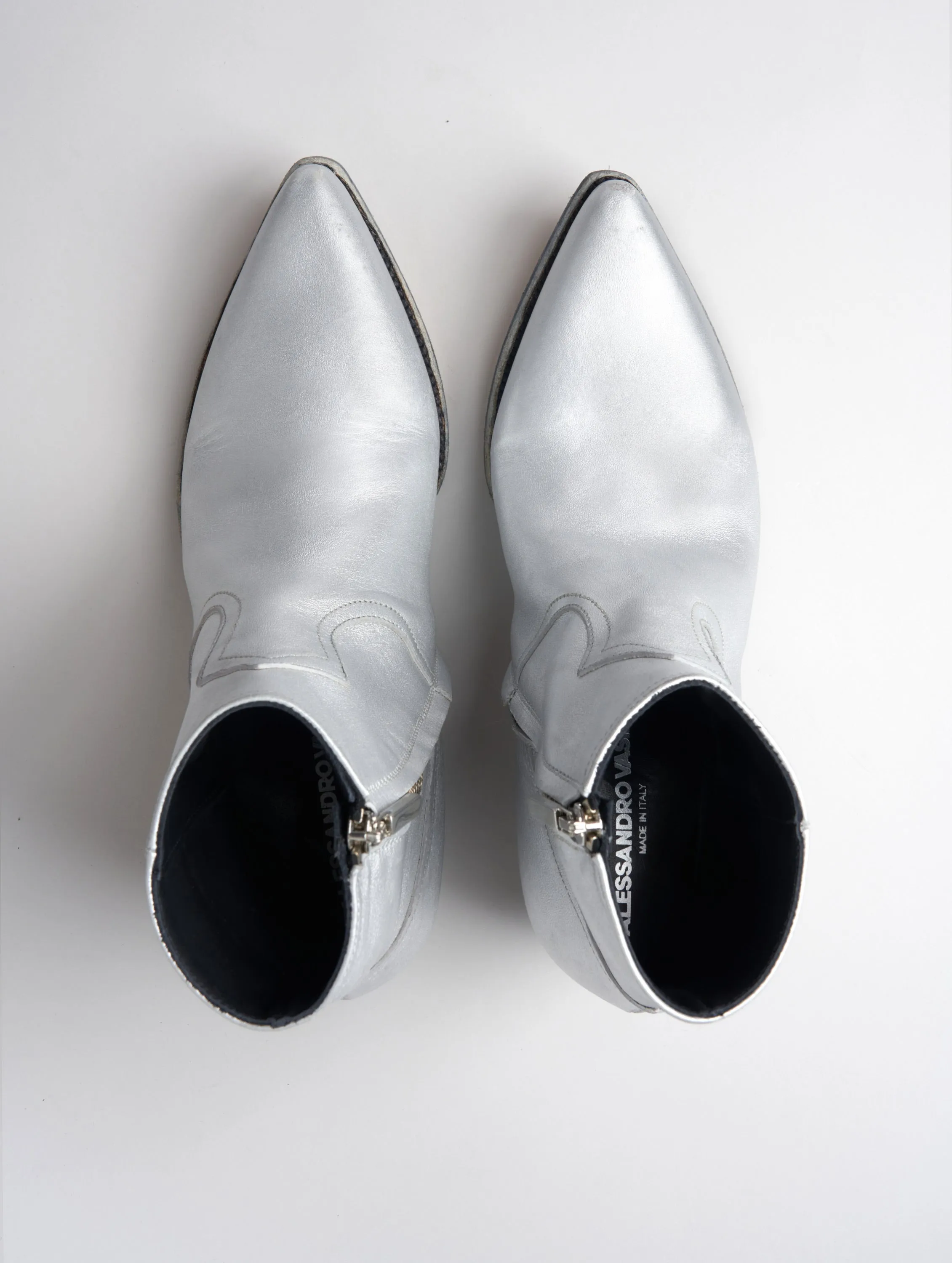 CLINT ANKLE BOOT IN DISTRESSED SILVER LEATHER