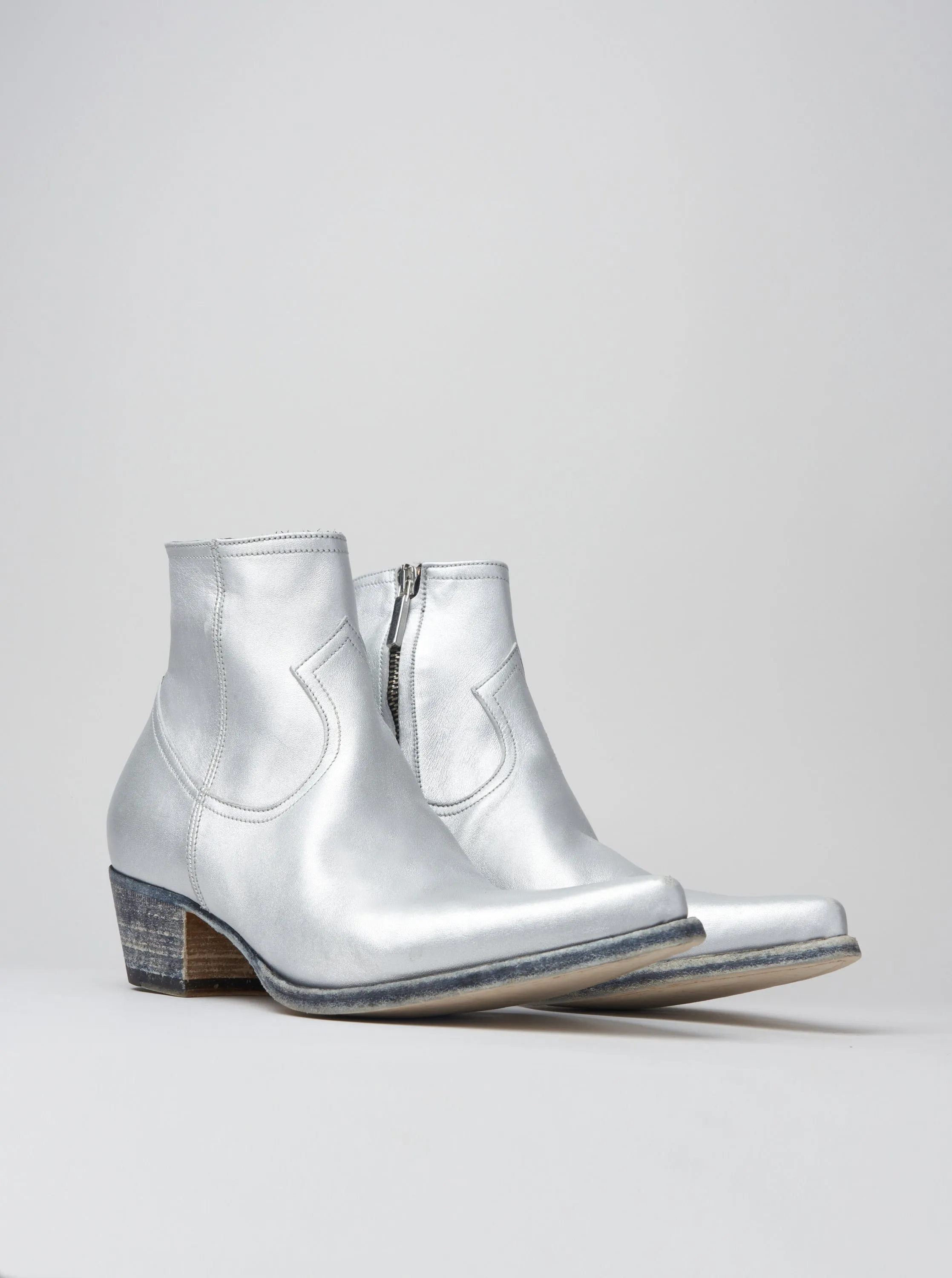 CLINT ANKLE BOOT IN DISTRESSED SILVER LEATHER