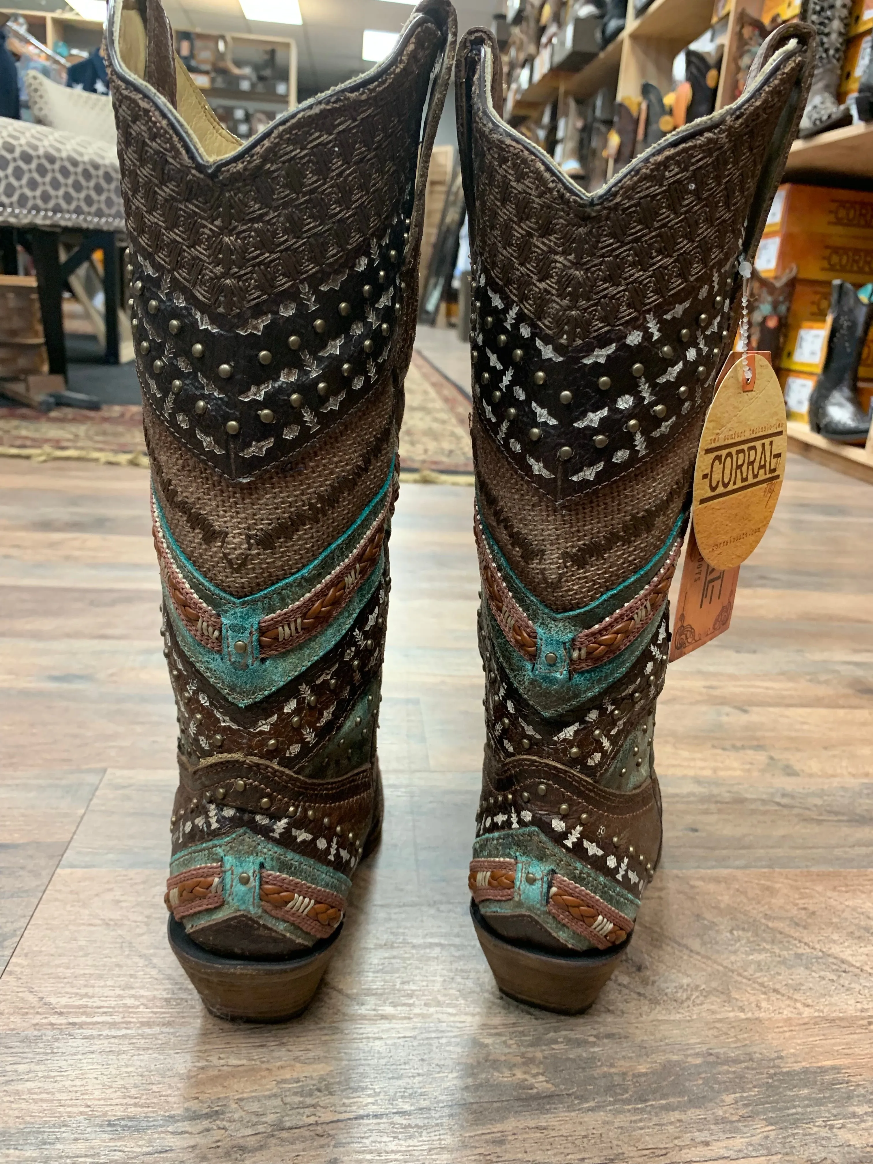 CORRAL EMBROIDERY STUDS SNIP TOE WESTERN BOOTS