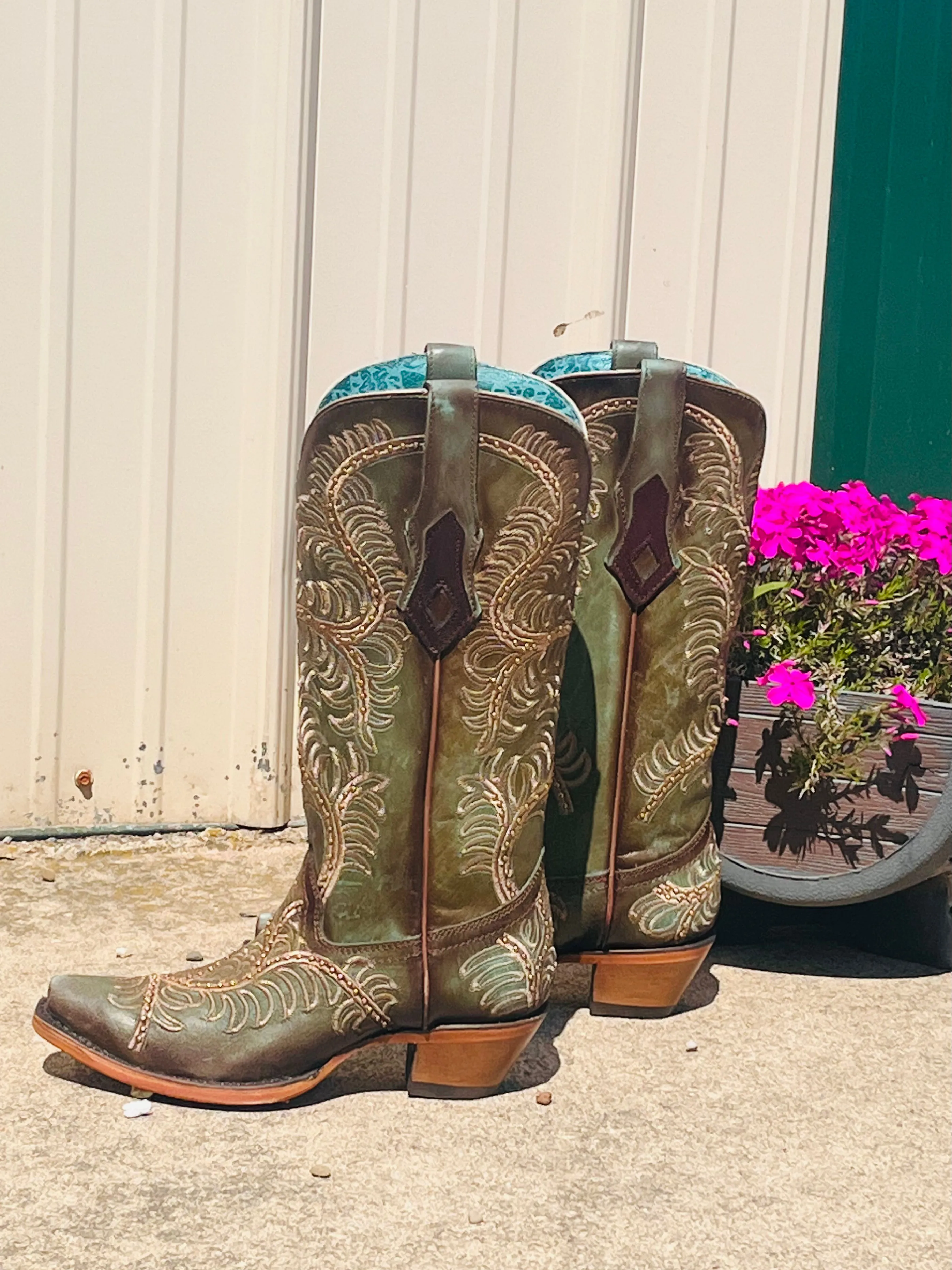 Corral Women's Distressed Turquoise/Green Snip Toe Cowgirl Boots C4009