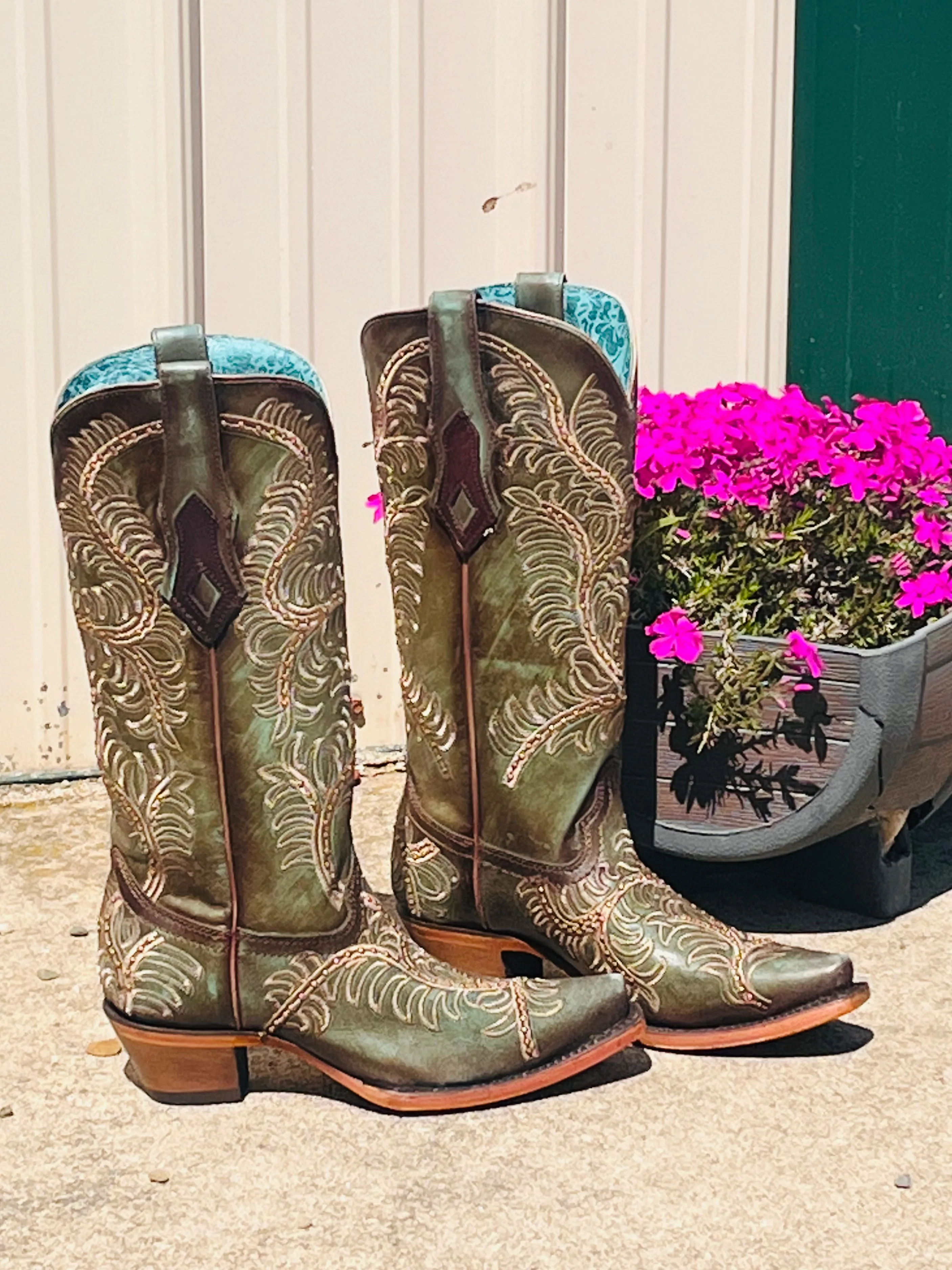 Corral Women's Distressed Turquoise/Green Snip Toe Cowgirl Boots C4009