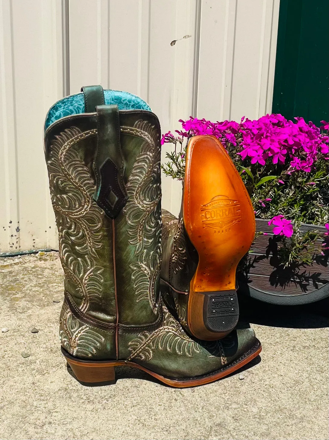 Corral Women's Distressed Turquoise/Green Snip Toe Cowgirl Boots C4009