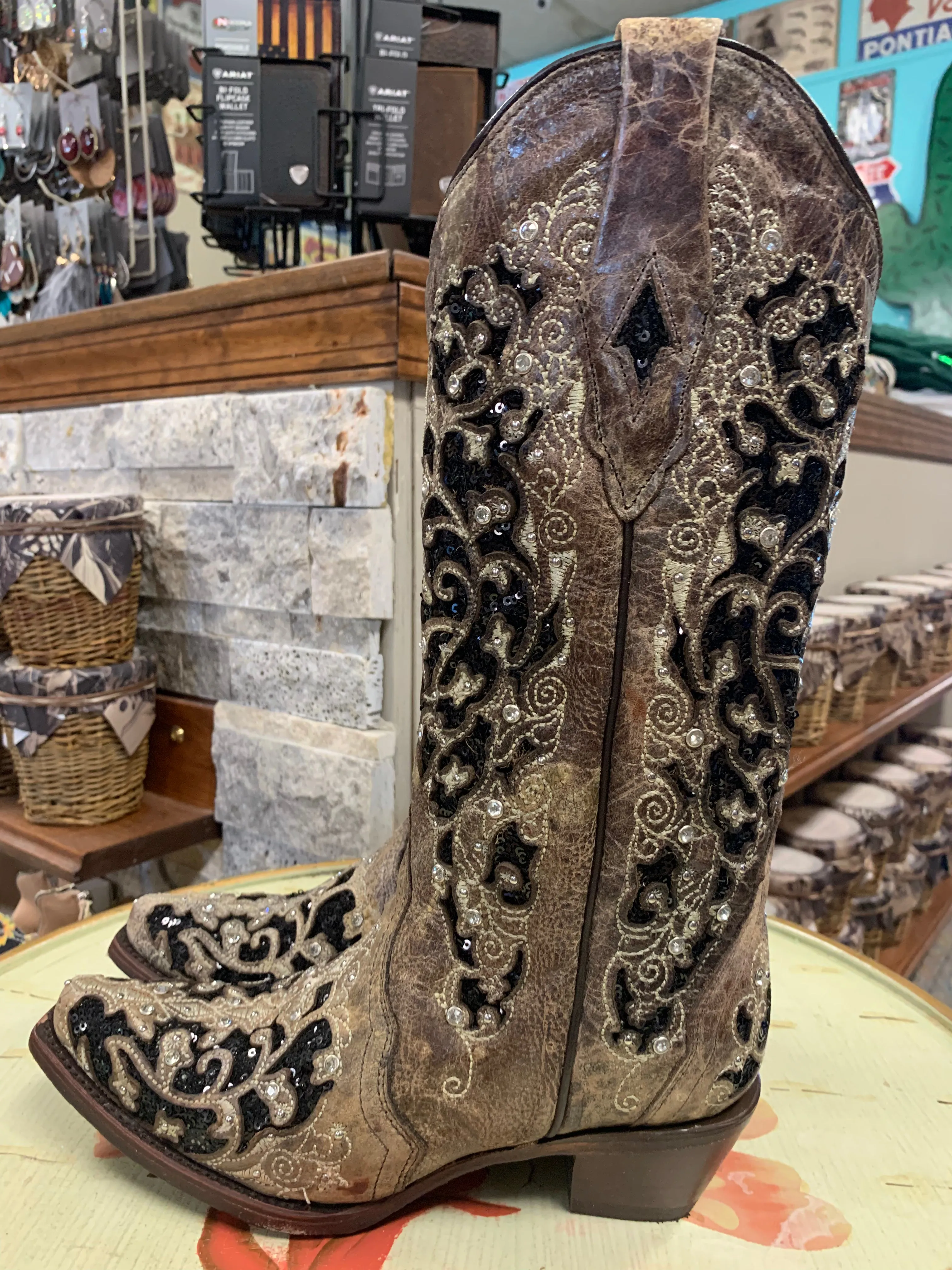 CORRAL WOMEN'S FLORAL EMBROIDERED WESTERN BOOTS - SNIP TOE