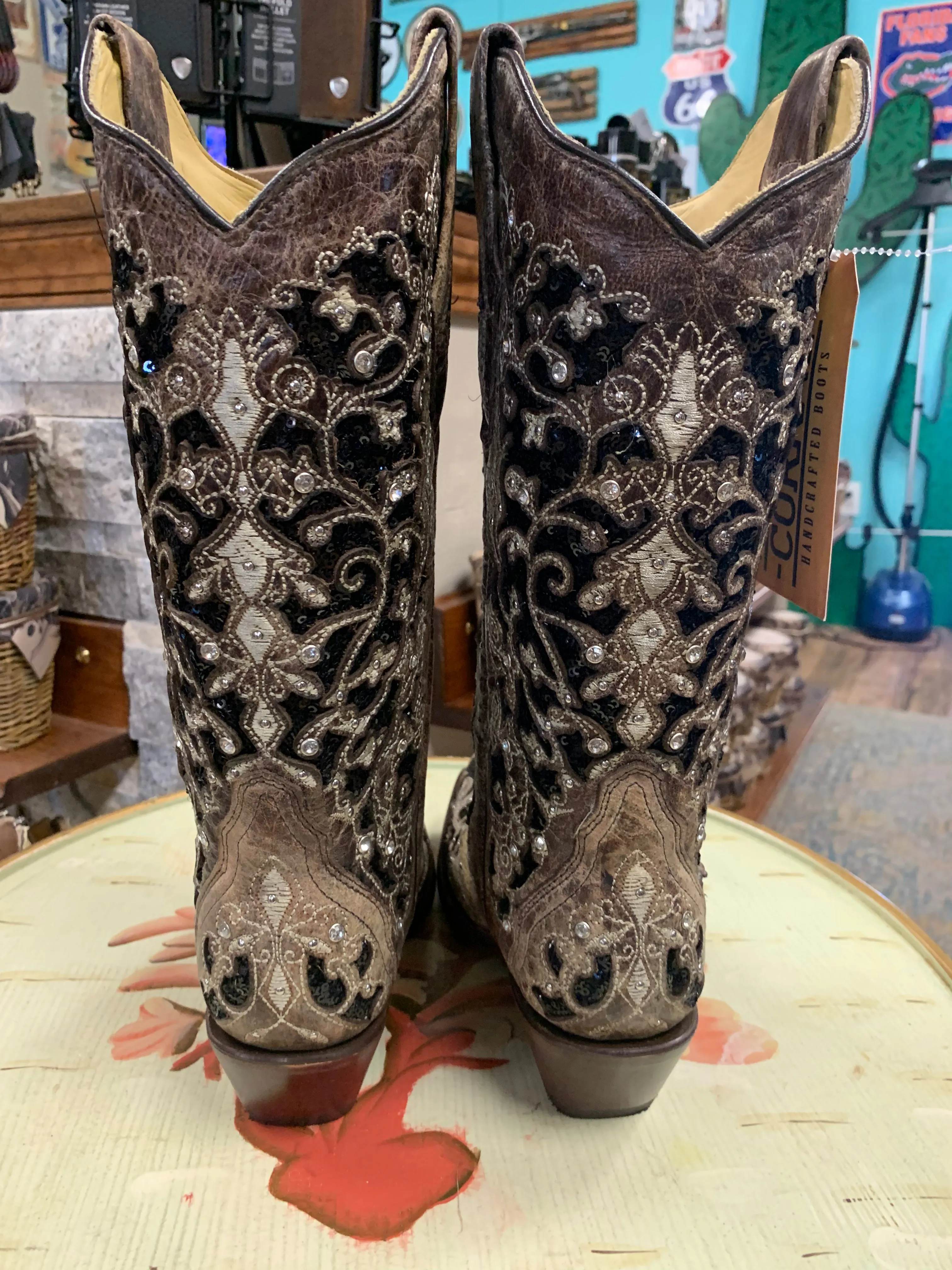 CORRAL WOMEN'S FLORAL EMBROIDERED WESTERN BOOTS - SNIP TOE