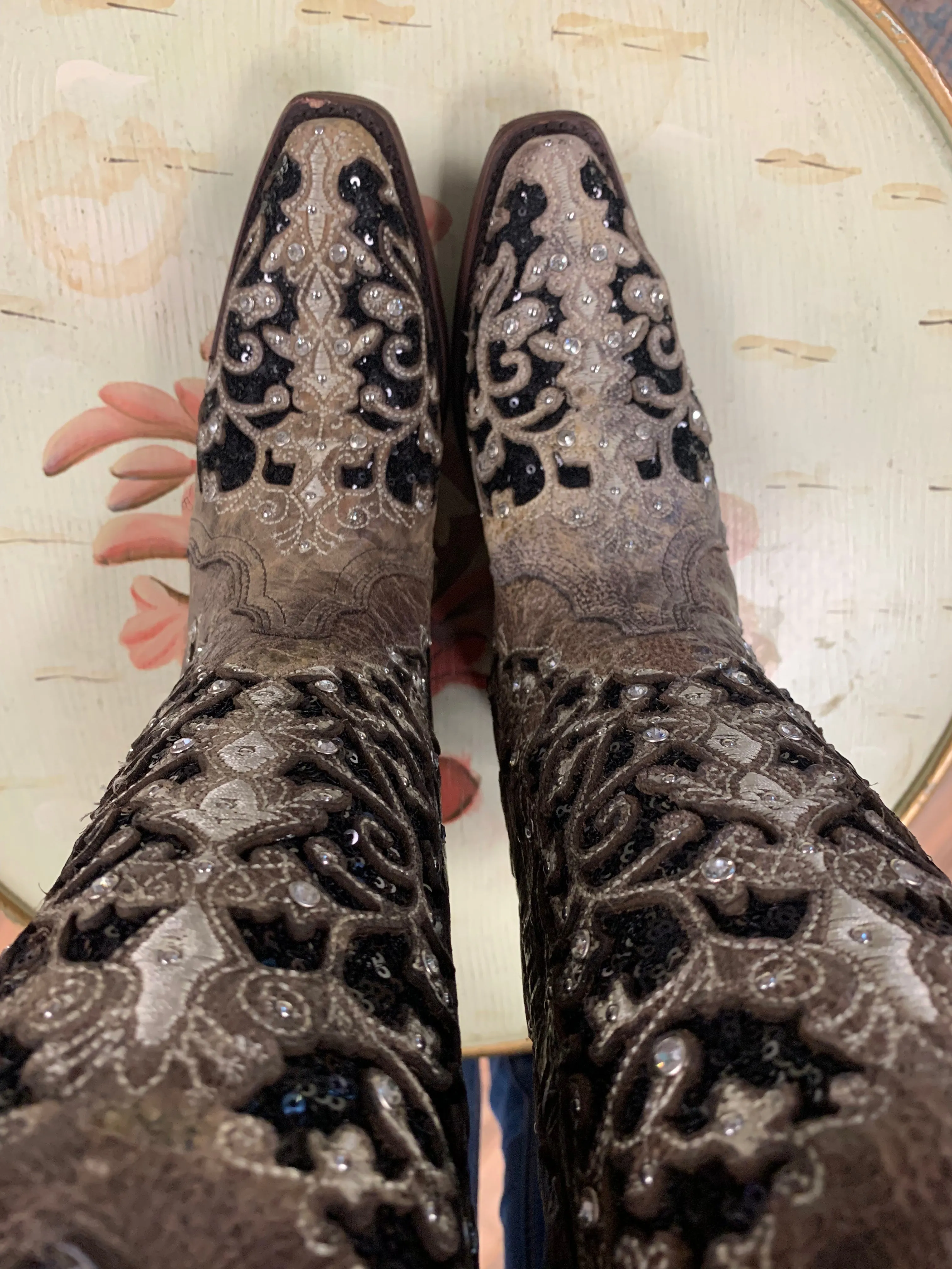 CORRAL WOMEN'S FLORAL EMBROIDERED WESTERN BOOTS - SNIP TOE