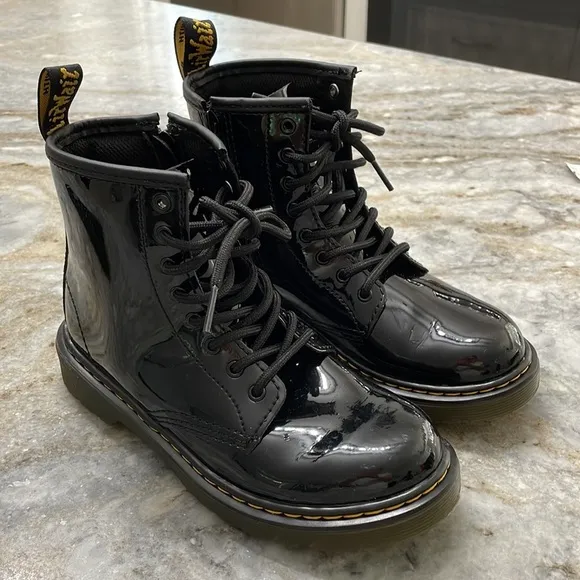 Dr. Martens YOUTH 1460 PATENT LEATHER LACE UP BOOTS size 2