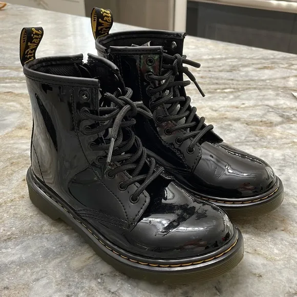 Dr. Martens YOUTH 1460 PATENT LEATHER LACE UP BOOTS size 2