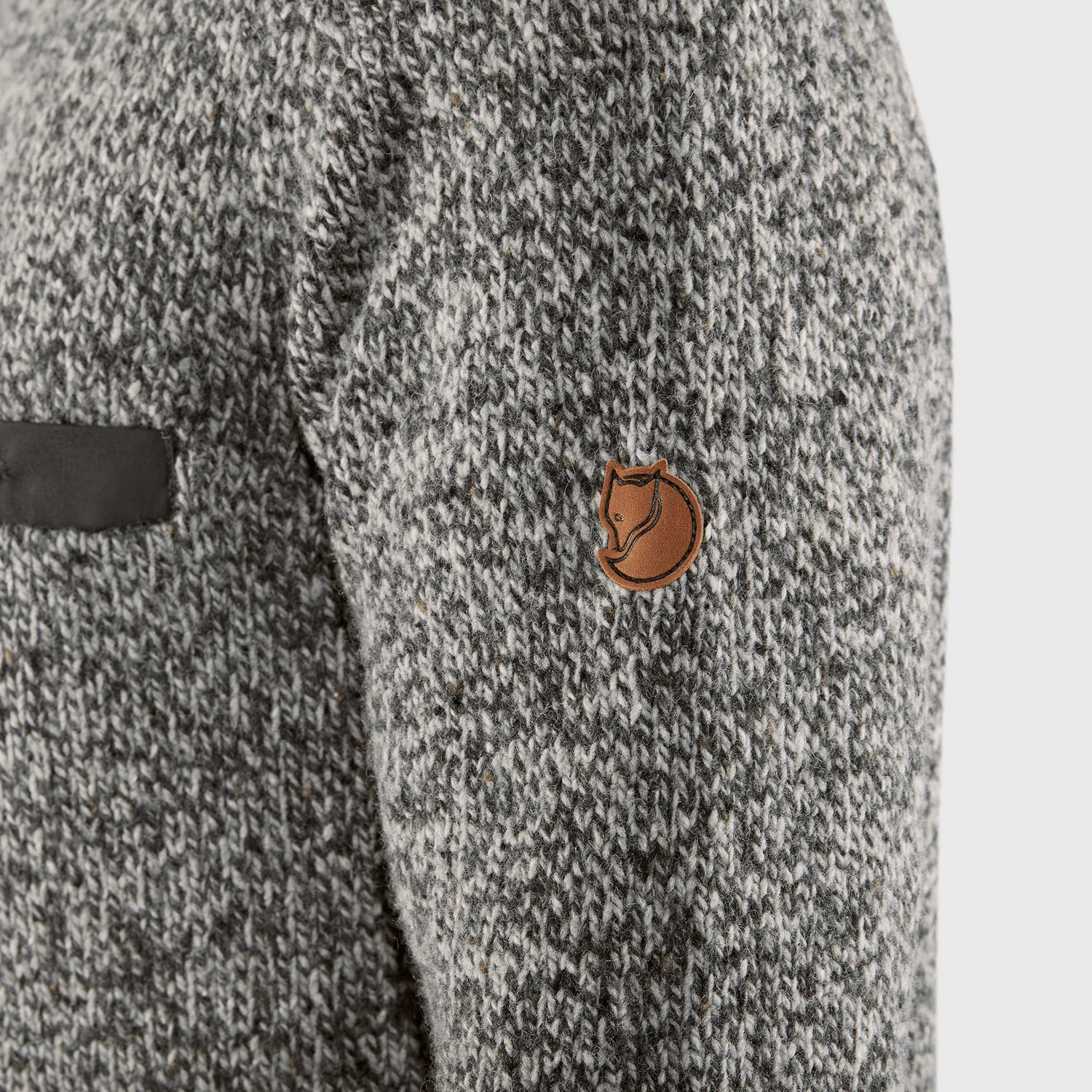 Lada Round-neck Sweater M