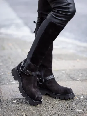 Laura Bellariva Sort semsket boots med reim og butt tå
