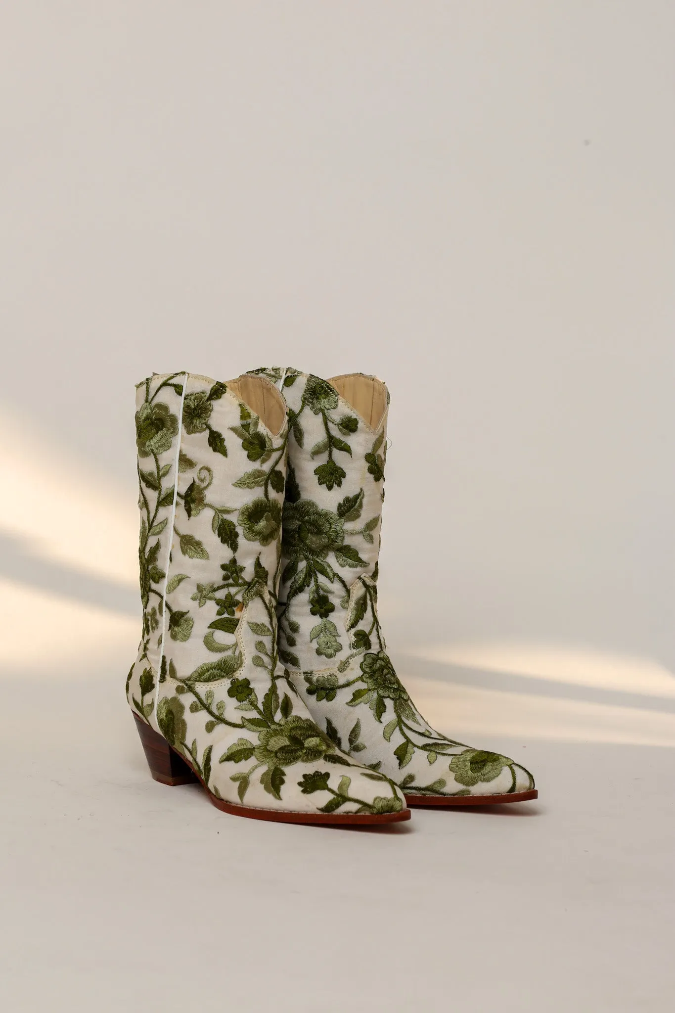 NATURE LOVE EMBROIDERED WESTERN BOOTS