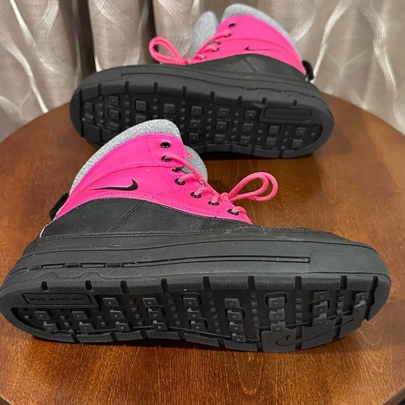 Nike Girls ACG 524876-600) Pink/Black/Grey Boots - Size 6Y