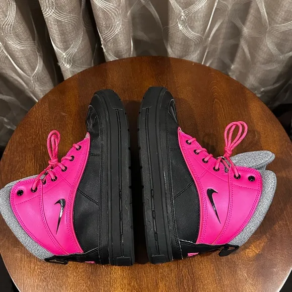 Nike Girls ACG 524876-600) Pink/Black/Grey Boots - Size 6Y