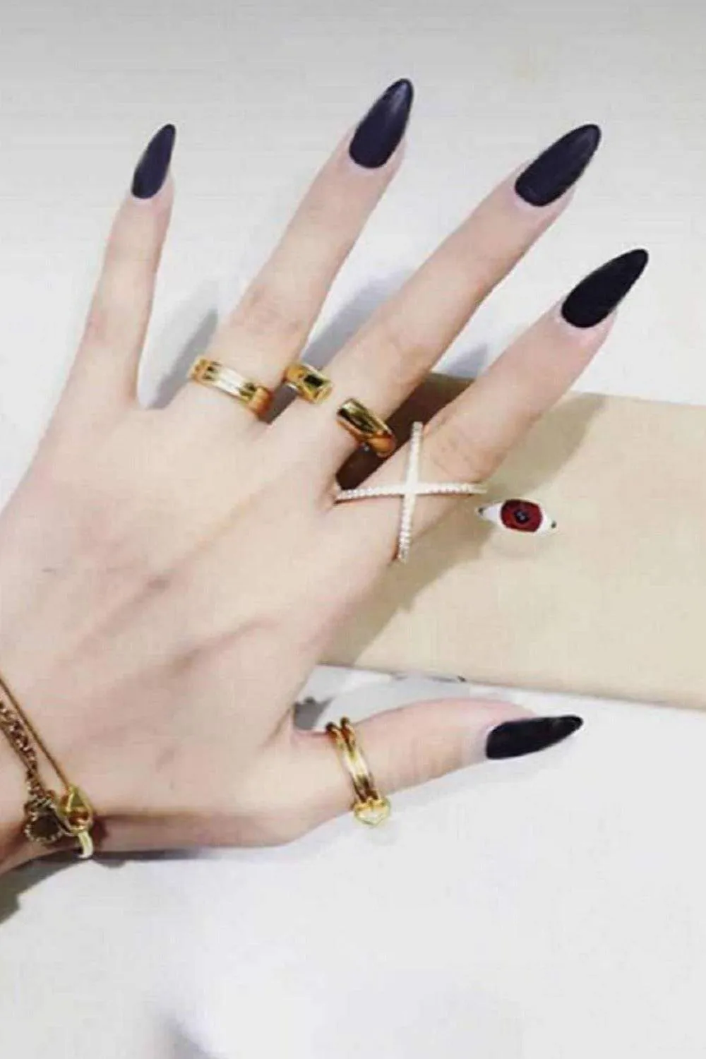 Press On Nails Black Matte Medium Stiletto Nail Kit