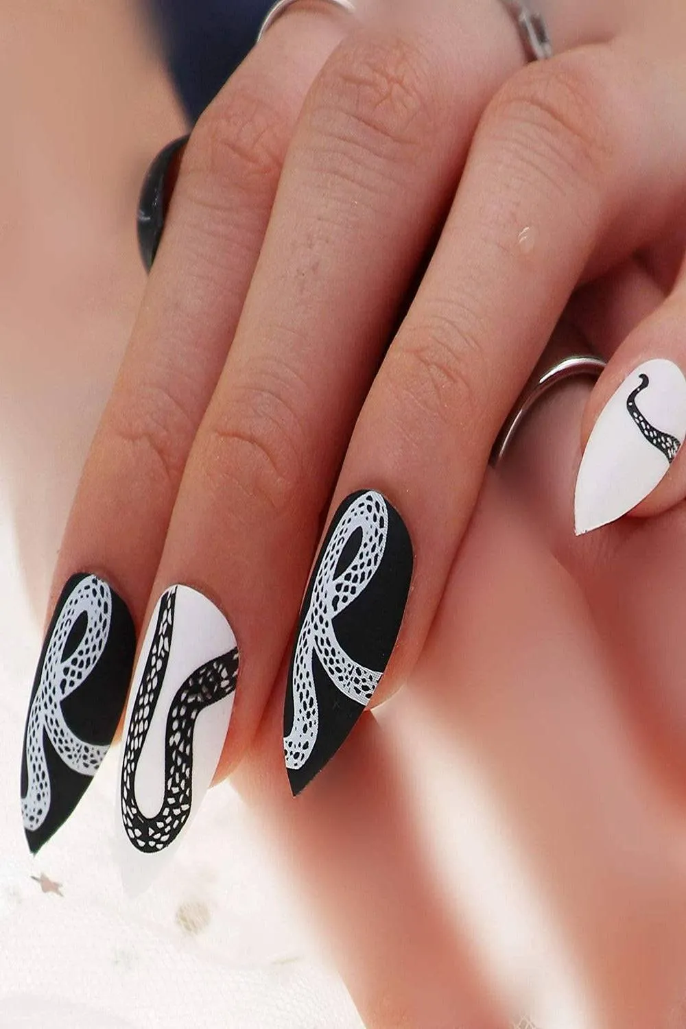 Press On Nails Matte Stiletto Snake Black And White Nails Kit