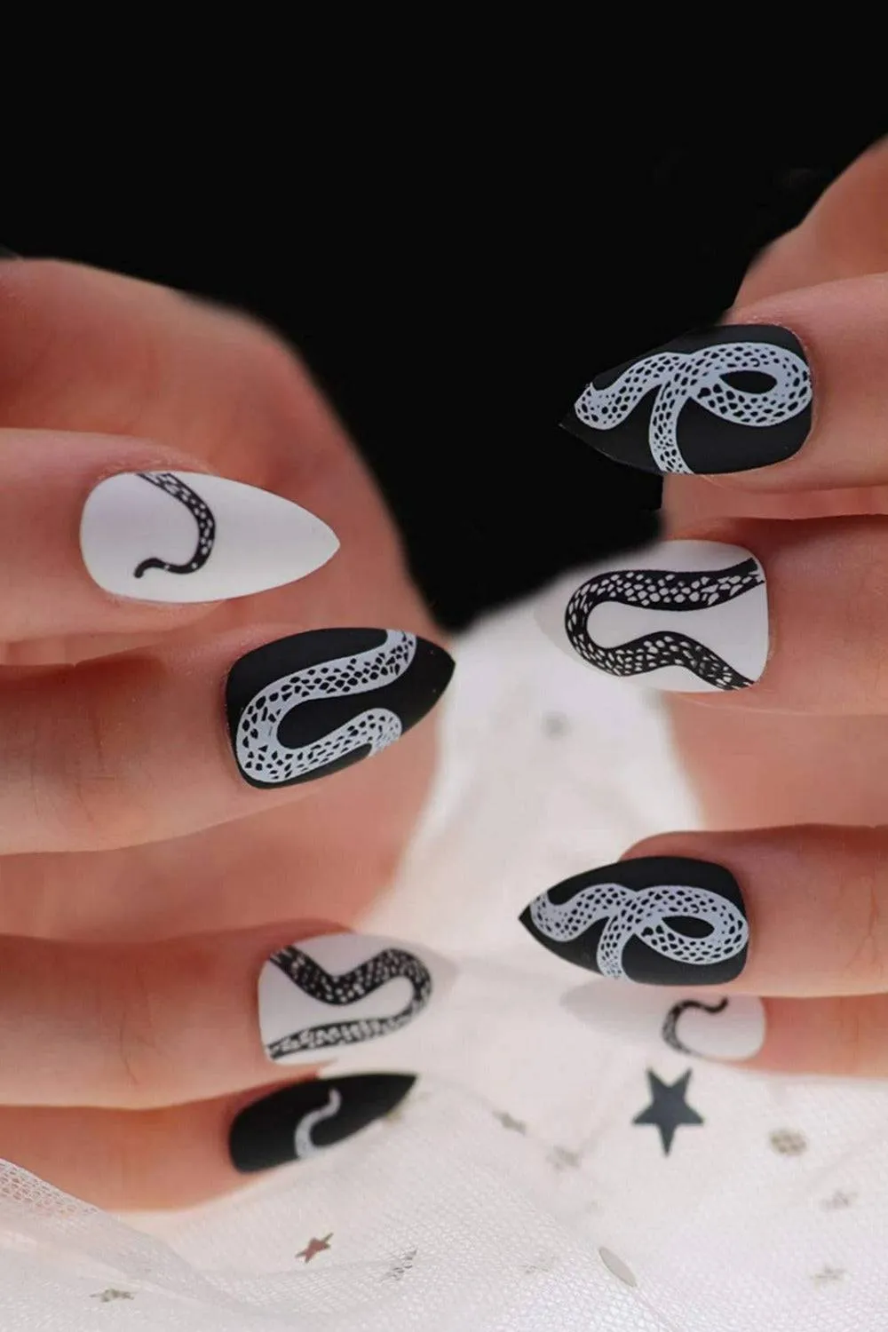 Press On Nails Matte Stiletto Snake Black And White Nails Kit