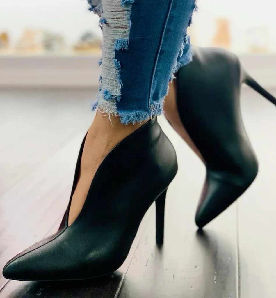 Pumps V Cut