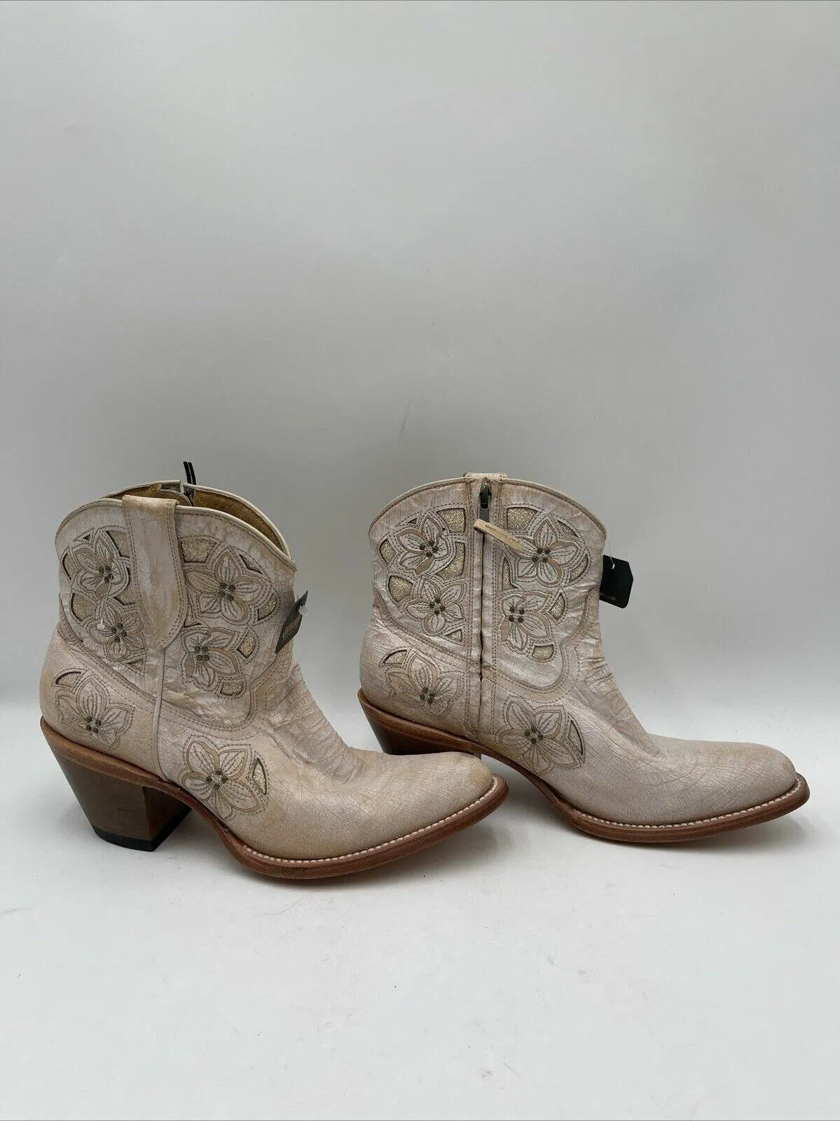 SHYANNE WOMEN'S LILY FLORAL EMBROIDERED WESTERN FASHION BOOTIES White Size 8.5M - Very Good